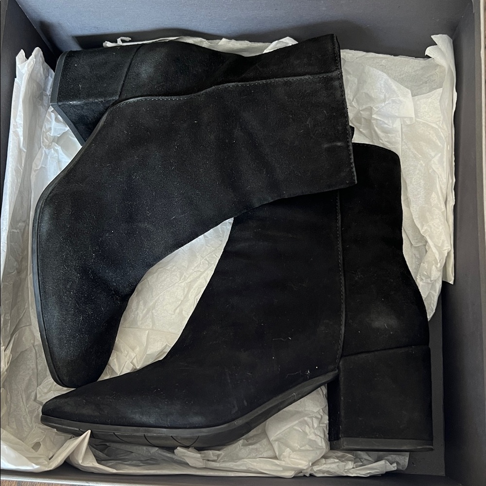 Aquatalia made in Italy Black Suede Ankle Boots